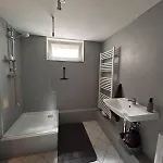 Seenahe Mit Gemeinschaftsgarten Und -pool * Έσσεν