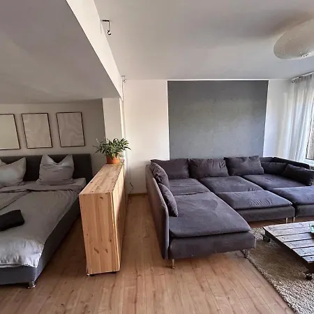 Seenahe Mit Gemeinschaftsgarten Und -pool Essen