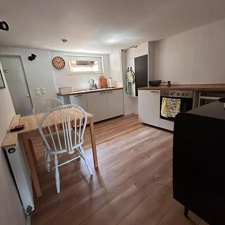 Seenahe Mit Gemeinschaftsgarten Und -pool *