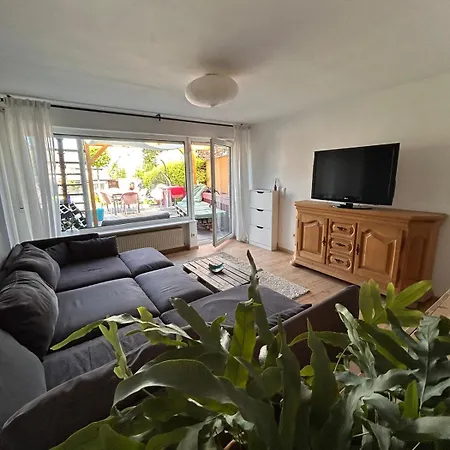 Seenahe Mit Gemeinschaftsgarten Und -pool Essen