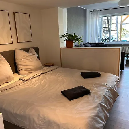 Seenahe Mit Gemeinschaftsgarten Und -pool Daire