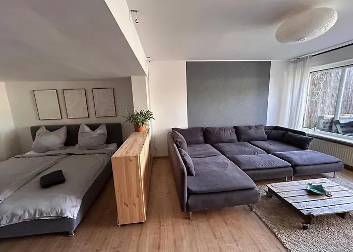 Seenahe Mit Gemeinschaftsgarten Und -pool Essen