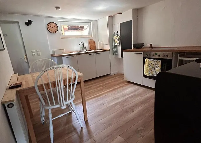 Seenahe Mit Gemeinschaftsgarten Und -pool *