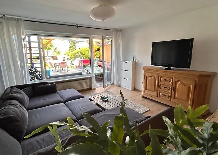 Seenahe Mit Gemeinschaftsgarten Und -pool Essen