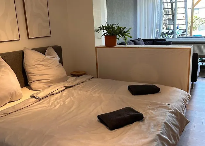 Seenahe Mit Gemeinschaftsgarten Und -pool Appartement