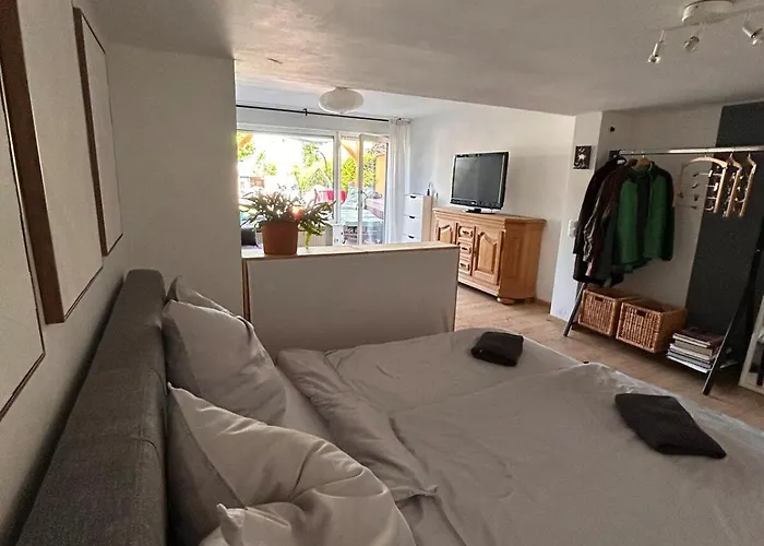 Seenahe Mit Gemeinschaftsgarten Und -pool